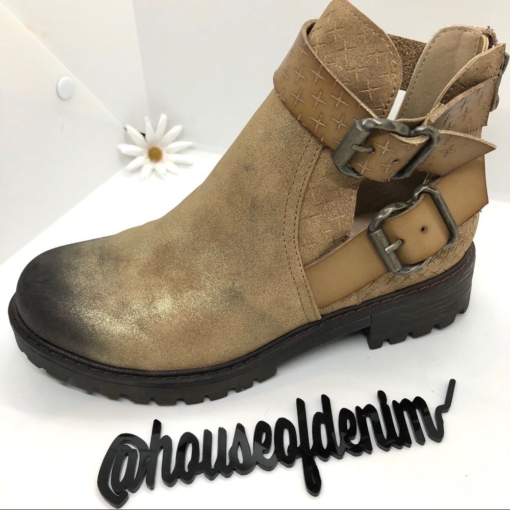 NWOT • BLOWFISH new Ankle Booties - Size 6